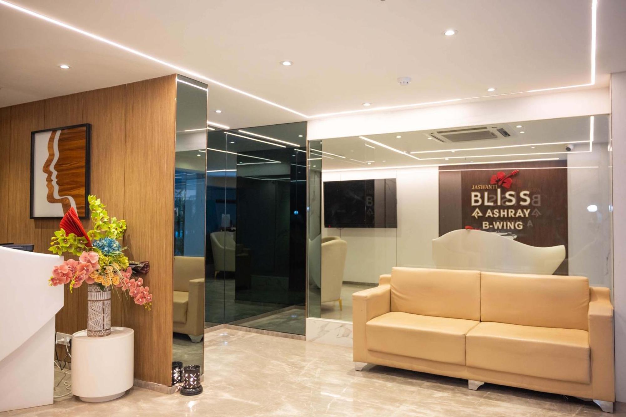 Z Bliss Suites, Bkc Mumbai Exteriör bild