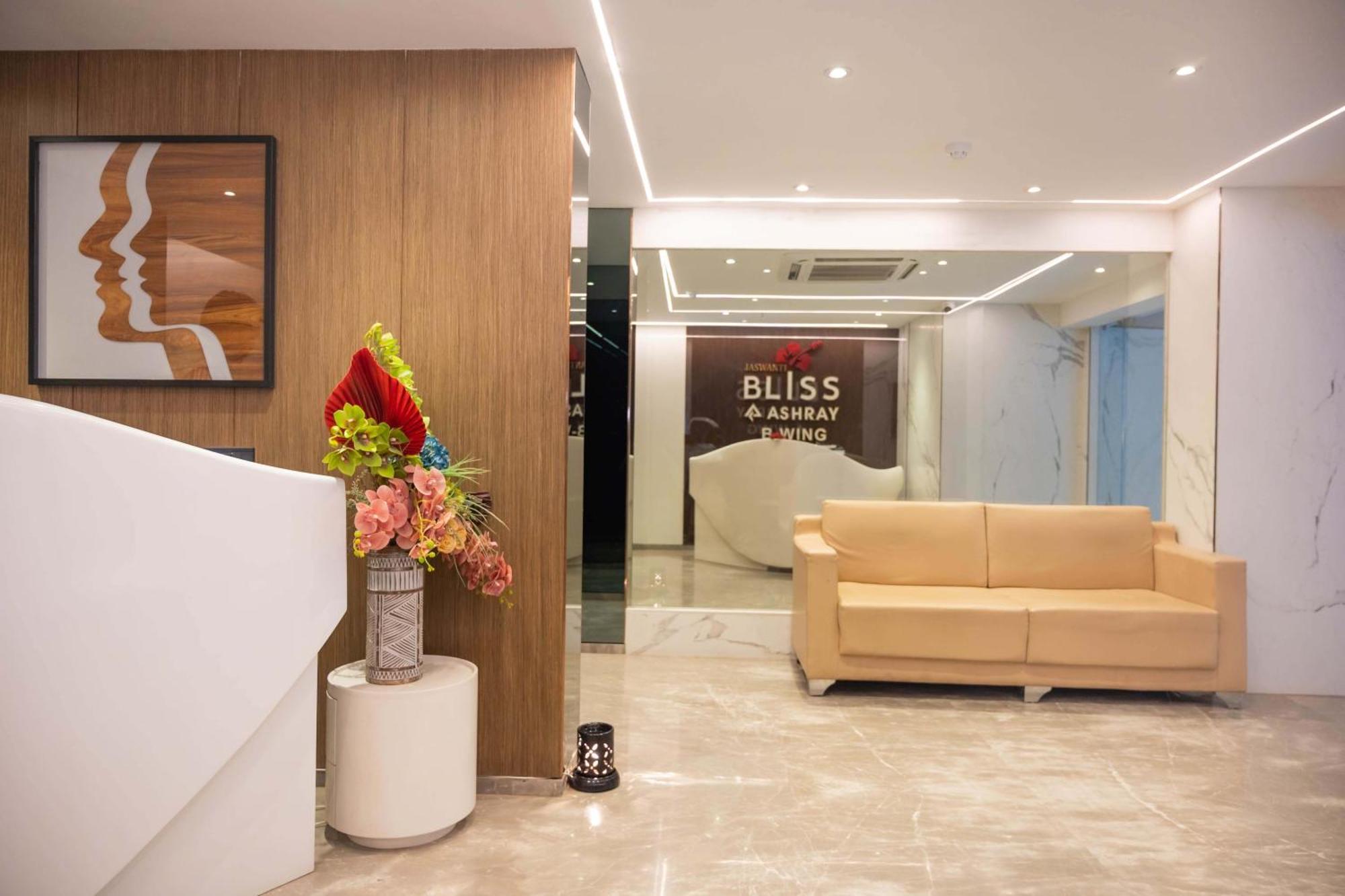 Z Bliss Suites, Bkc Mumbai Exteriör bild